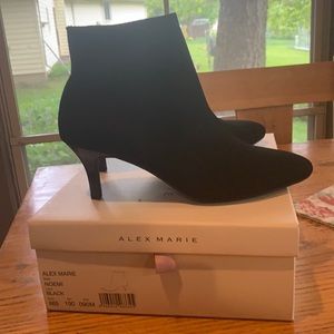 Alex Marie Noemi booties New in Box black size 9M